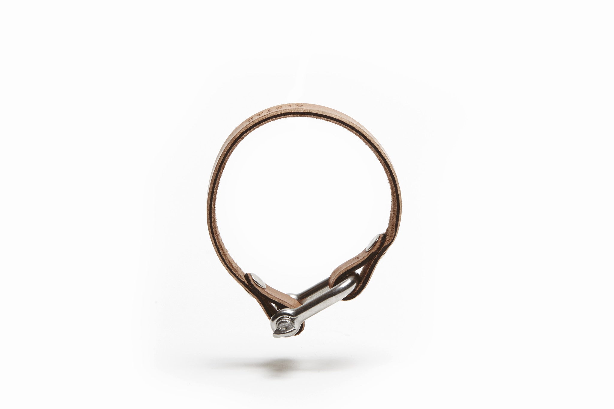 45283 - Flat Shackle Hook Bracelet